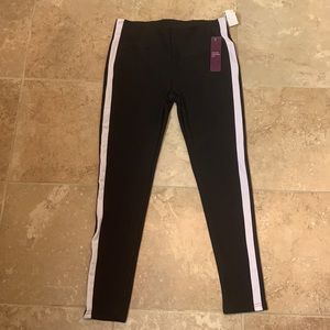 🆕 Black leggings with white stripe down both legs